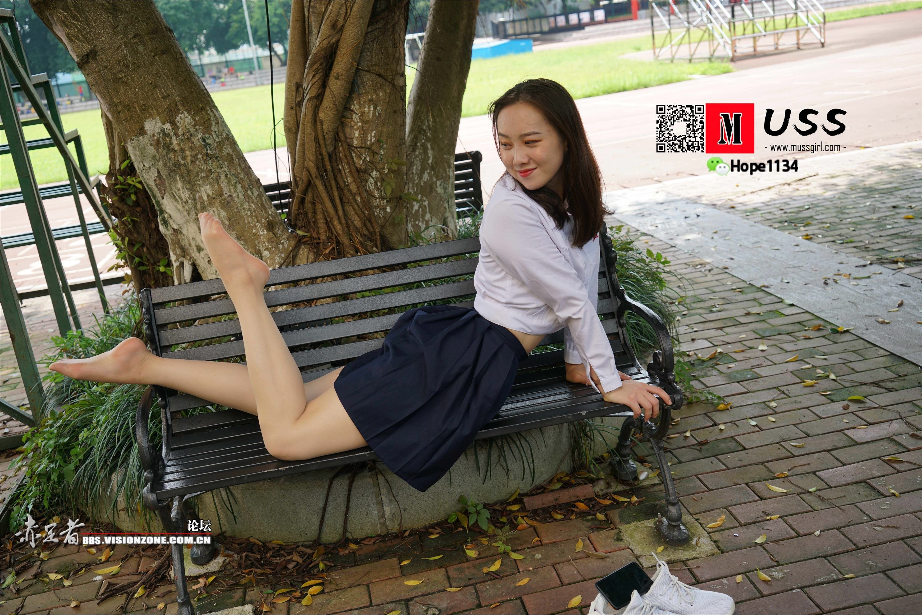 MussGirl慕丝女郎  NO.073 美女老师红红的超薄丝袜嫩足